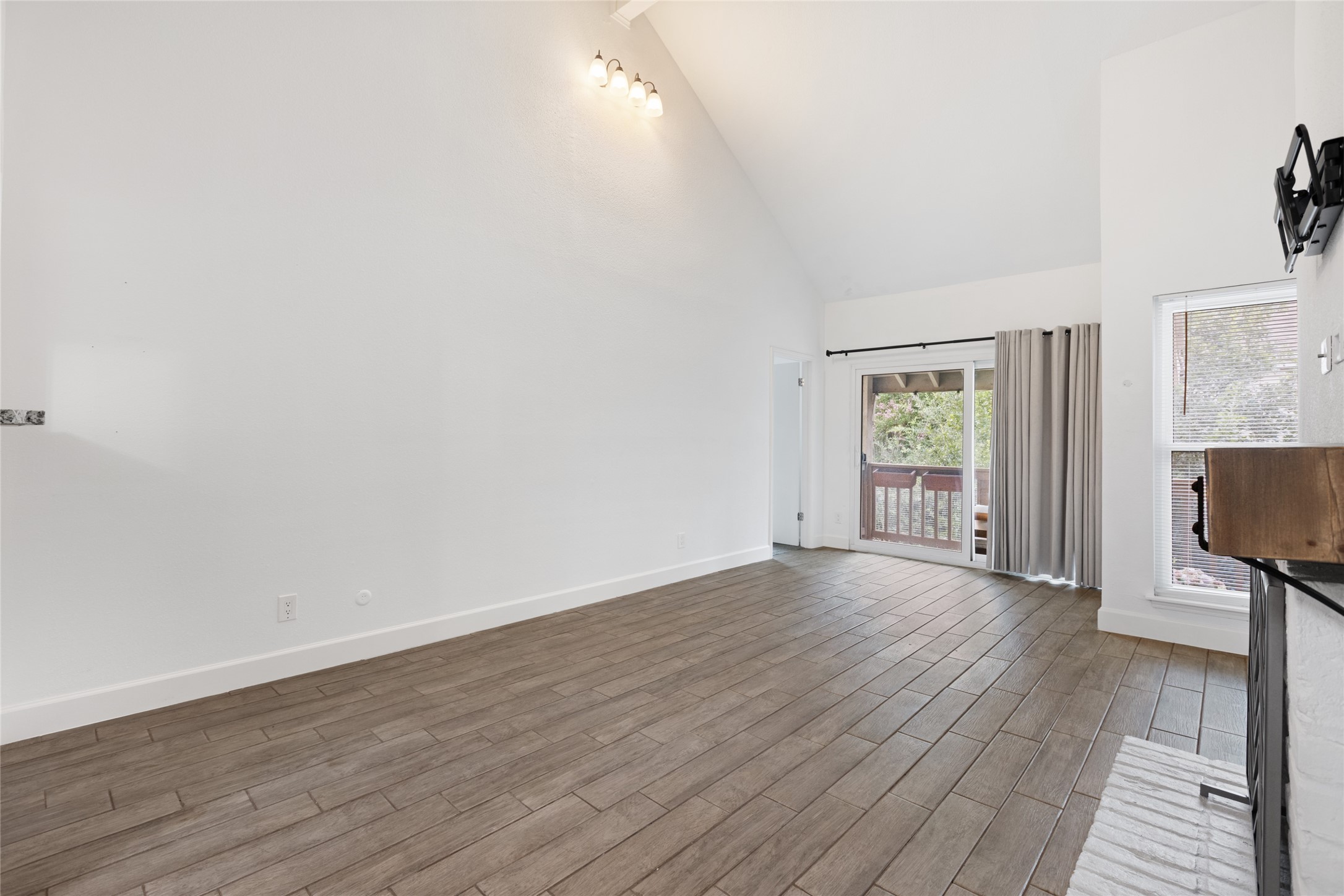 2100 Tanglewilde Street, Unit 378 Houston, TX 77063 - Photo 6 of 25 This living space is giving “echo-worthy” vibes. Perfect for singing your heart out…or just yelling at your dog to stop chewing the Amazon boxes.