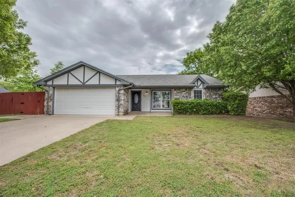 $2,350 | 301 Cherry Street, Weatherford, TX 76086