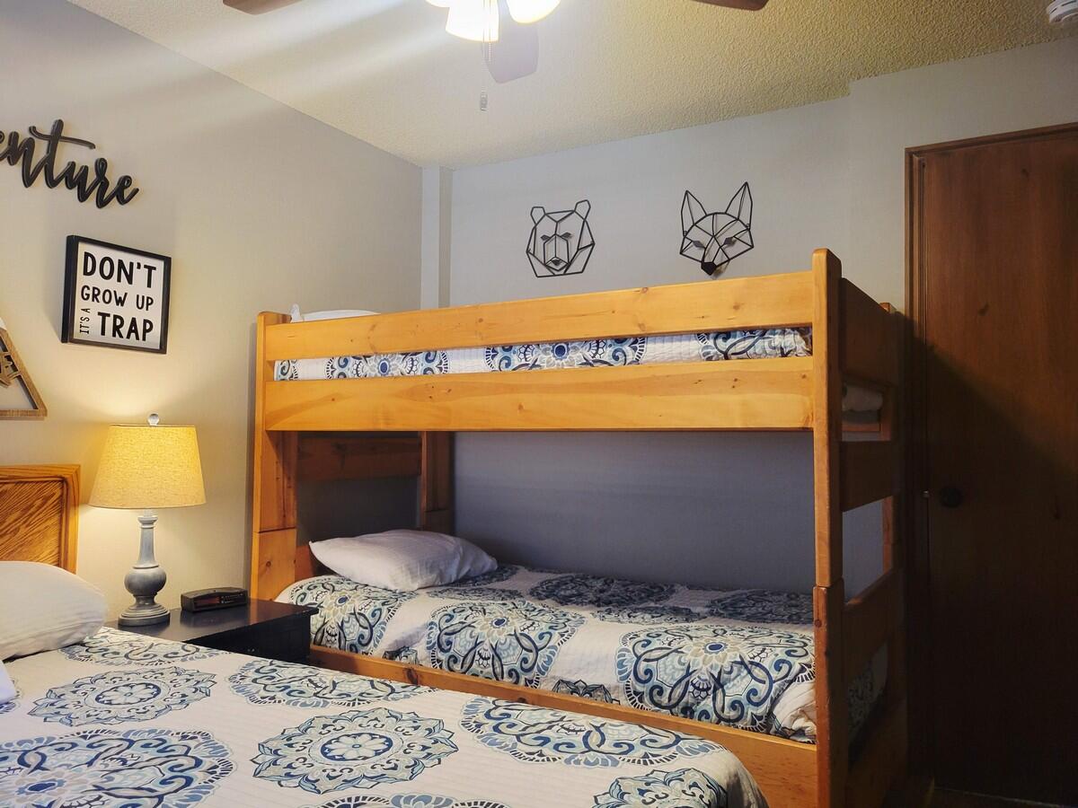 407 South Vasels Road, Unit 17 Brian Head, UT 84719 - Photo 19 of 49 Guest Bed2