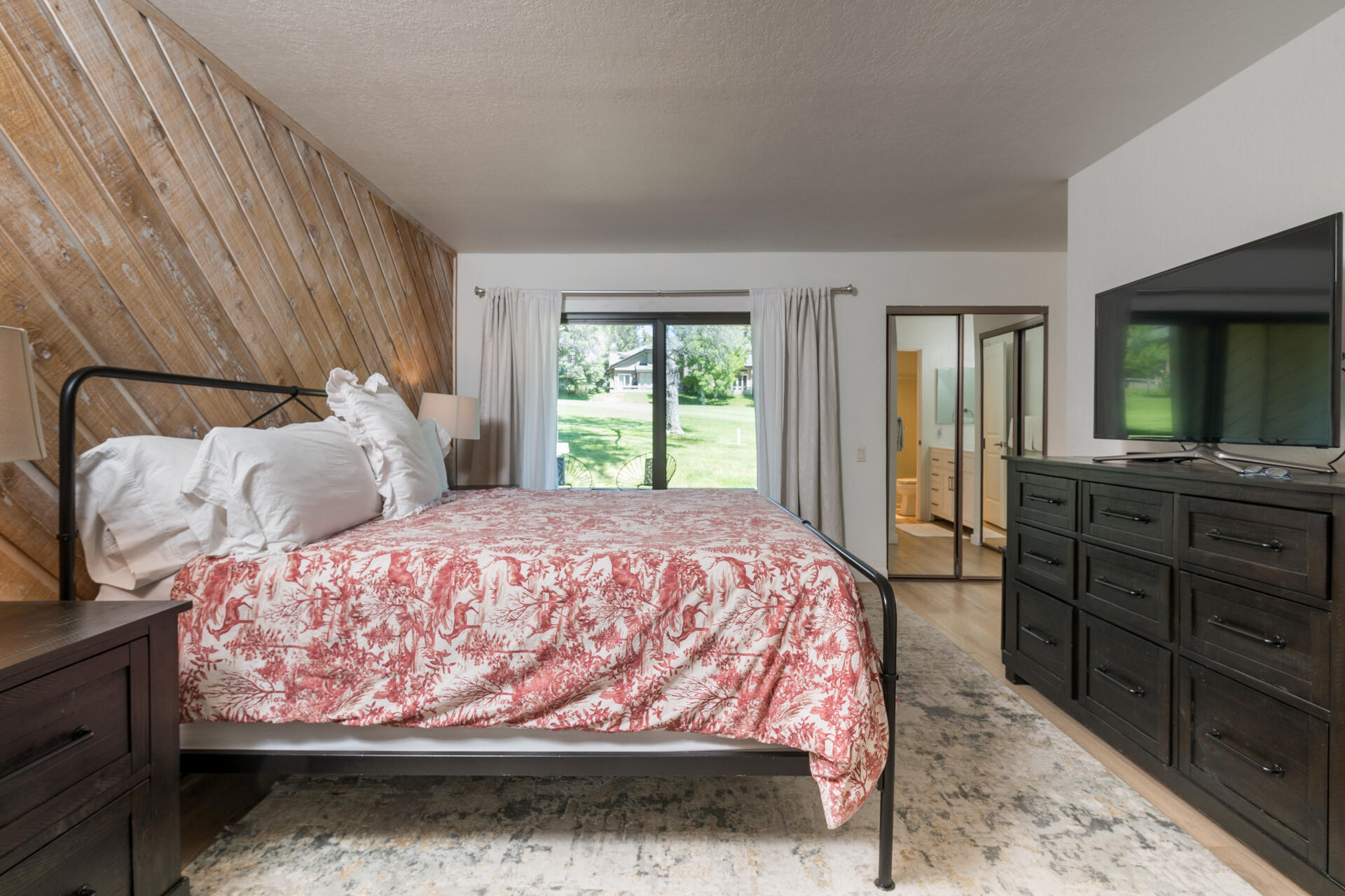 2635 Ridge Lane Sun Valley, ID 83353 - Photo 13 of 27 Primary Bedroom