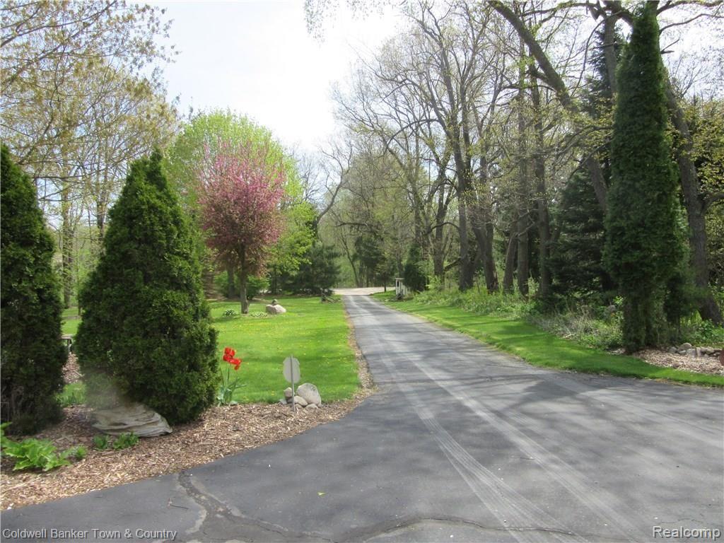 3758 Beattie Road Howell, MI 48843 - Photo 4 of 62 driveway