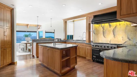 $10,850,000 | 24680 Malibu Road, Malibu, CA 90265