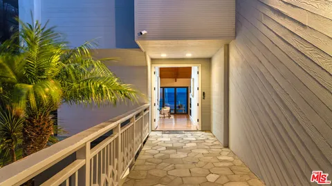 $10,850,000 | 24680 Malibu Road, Malibu, CA 90265