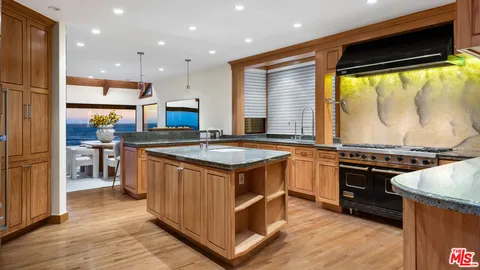 $10,850,000 | 24680 Malibu Road, Malibu, CA 90265