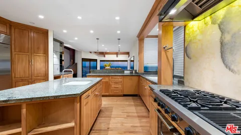 $10,850,000 | 24680 Malibu Road, Malibu, CA 90265