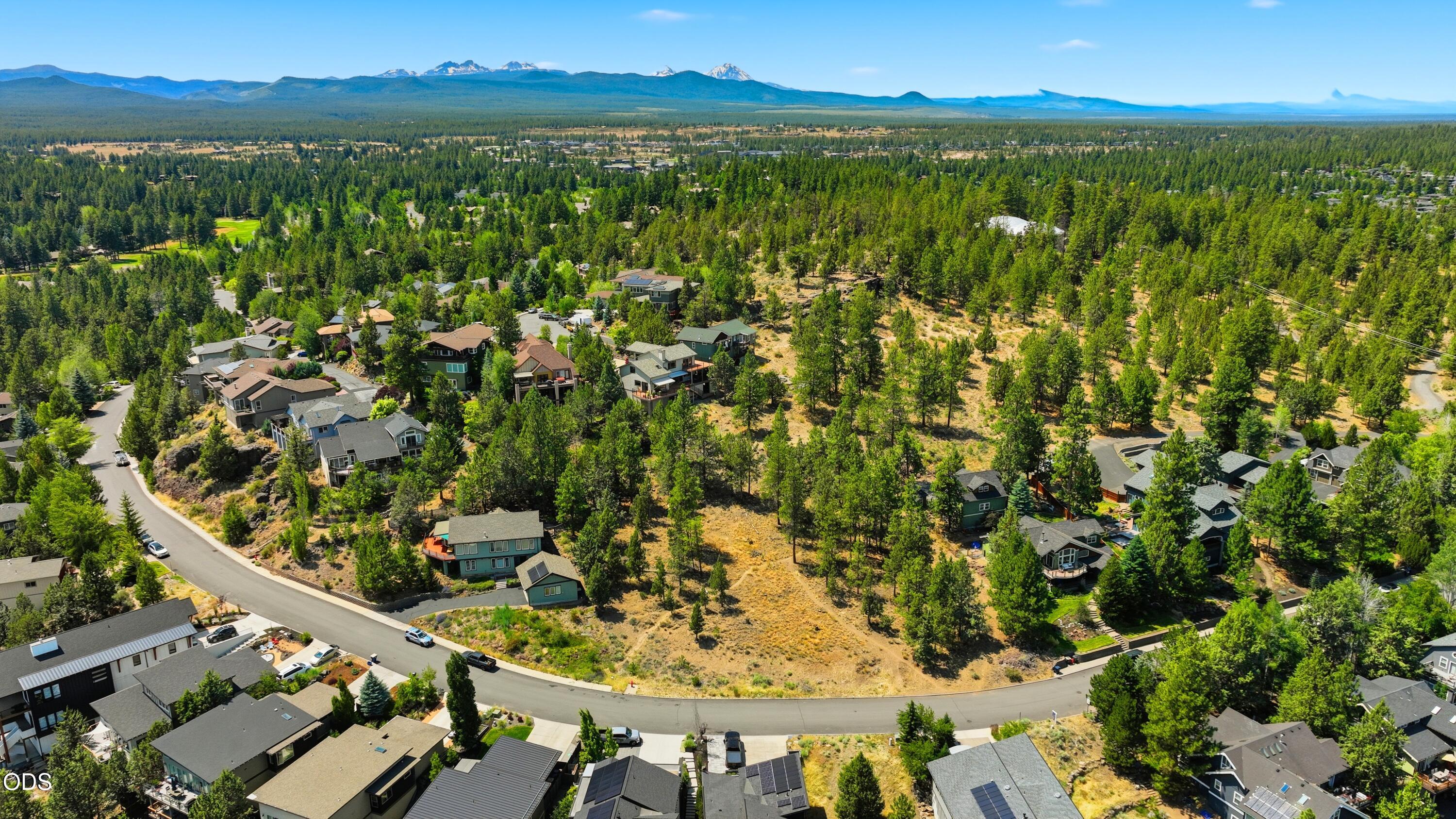 1738 Southwest Troon Avenue Bend, OR 97702 - Photo 4 of 38