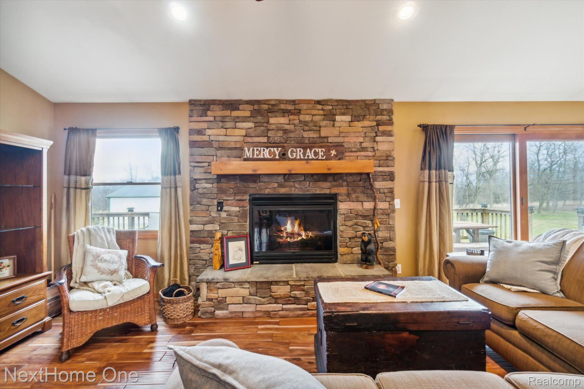 7463 Faussett Road Fenton, MI 48430 - Photo 3 of 53 Cozy Living room