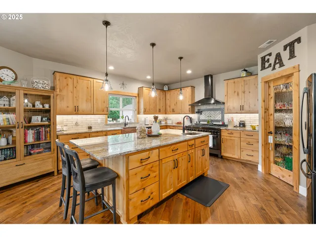 $1,179,900 | 121 Wild Goose Lane, Roseburg, OR 97470