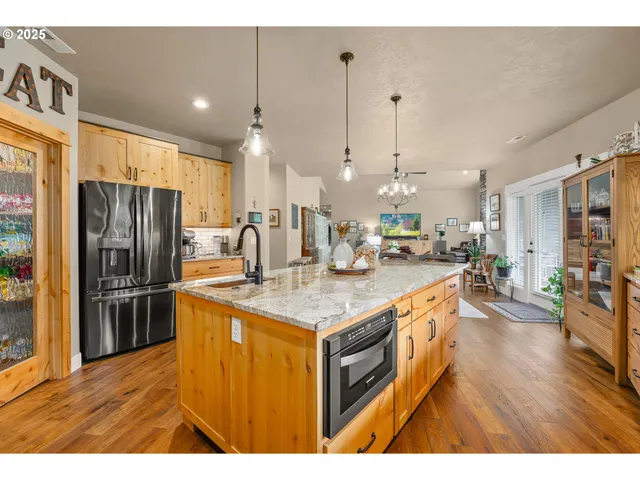 $1,179,900 | 121 Wild Goose Lane, Roseburg, OR 97470