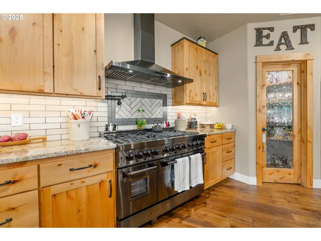 $1,179,900 | 121 Wild Goose Lane, Roseburg, OR 97470