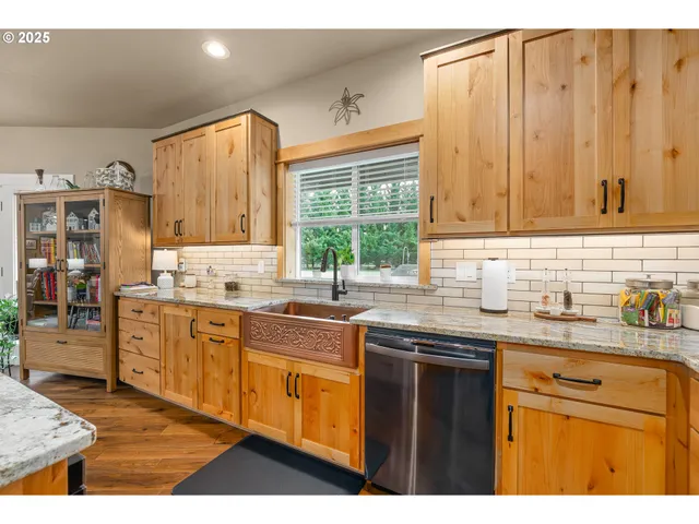 $1,179,900 | 121 Wild Goose Lane, Roseburg, OR 97470