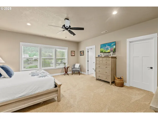 $1,179,900 | 121 Wild Goose Lane, Roseburg, OR 97470