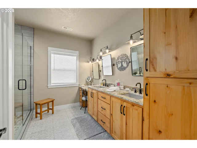 $1,179,900 | 121 Wild Goose Lane, Roseburg, OR 97470