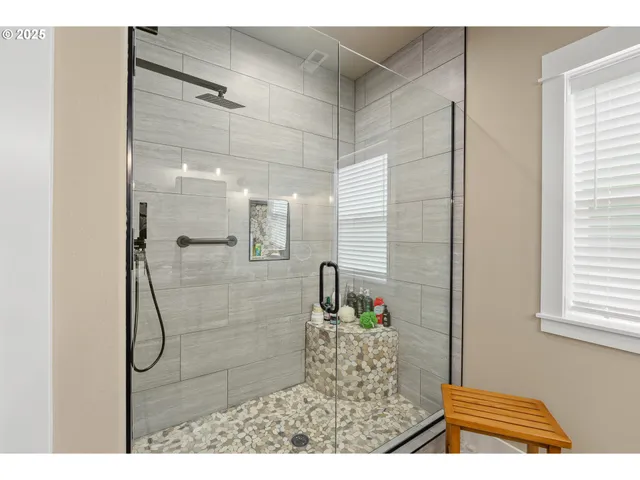 $1,179,900 | 121 Wild Goose Lane, Roseburg, OR 97470