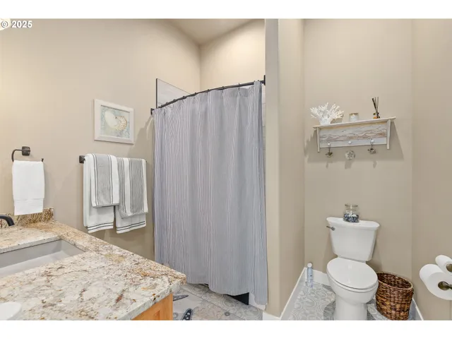 $1,179,900 | 121 Wild Goose Lane, Roseburg, OR 97470