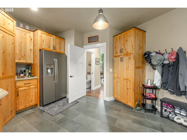 $1,179,900 | 121 Wild Goose Lane, Roseburg, OR 97470