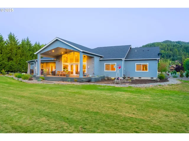 $1,179,900 | 121 Wild Goose Lane, Roseburg, OR 97470