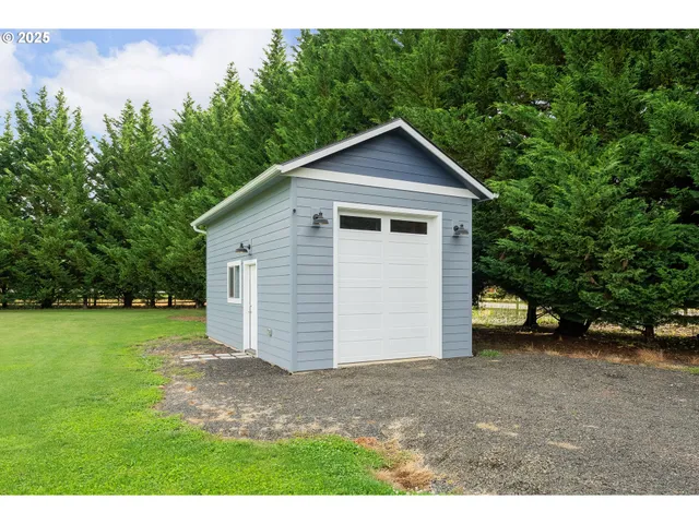 $1,179,900 | 121 Wild Goose Lane, Roseburg, OR 97470