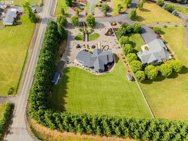 $1,179,900 | 121 Wild Goose Lane, Roseburg, OR 97470