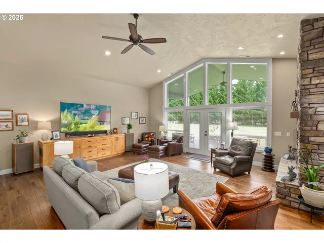 $1,179,900 | 121 Wild Goose Lane, Roseburg, OR 97470