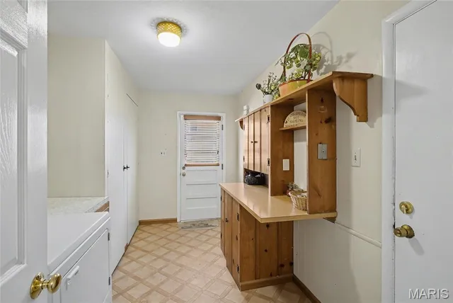 $289,900 | 945 Warwick Lane, Ballwin, MO 63011