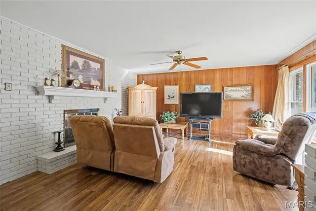 $289,900 | 945 Warwick Lane, Ballwin, MO 63011