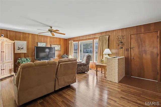 $289,900 | 945 Warwick Lane, Ballwin, MO 63011