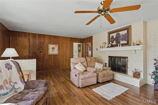 $289,900 | 945 Warwick Lane, Ballwin, MO 63011