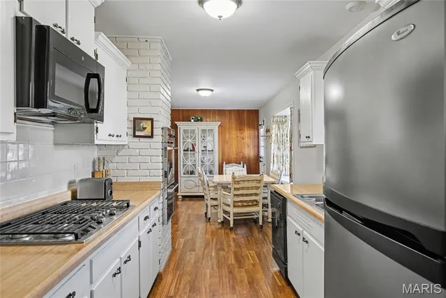 $289,900 | 945 Warwick Lane, Ballwin, MO 63011