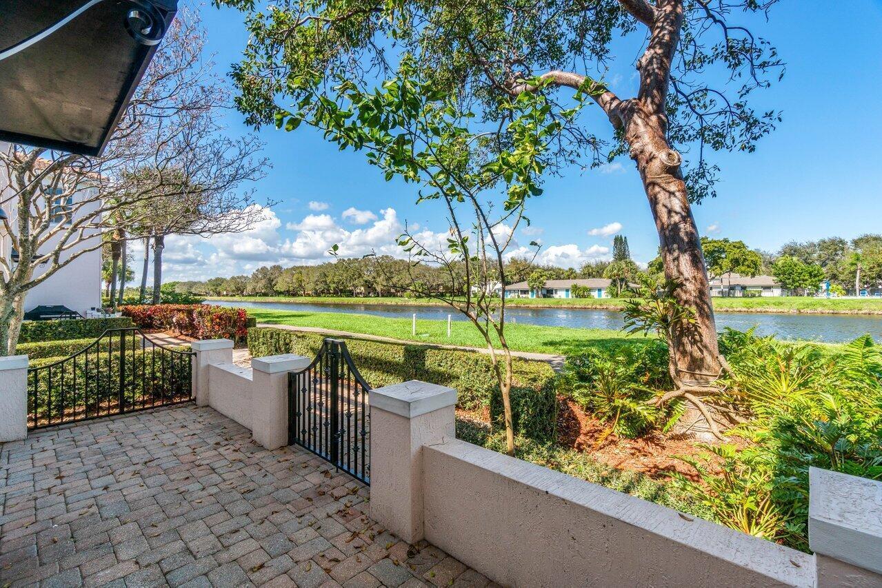 8343 Northwest 8th Terrace Boca Raton, FL 33487 - Photo 5 of 35 004-8343Northwest8thTerrace-BocaRaton-FL