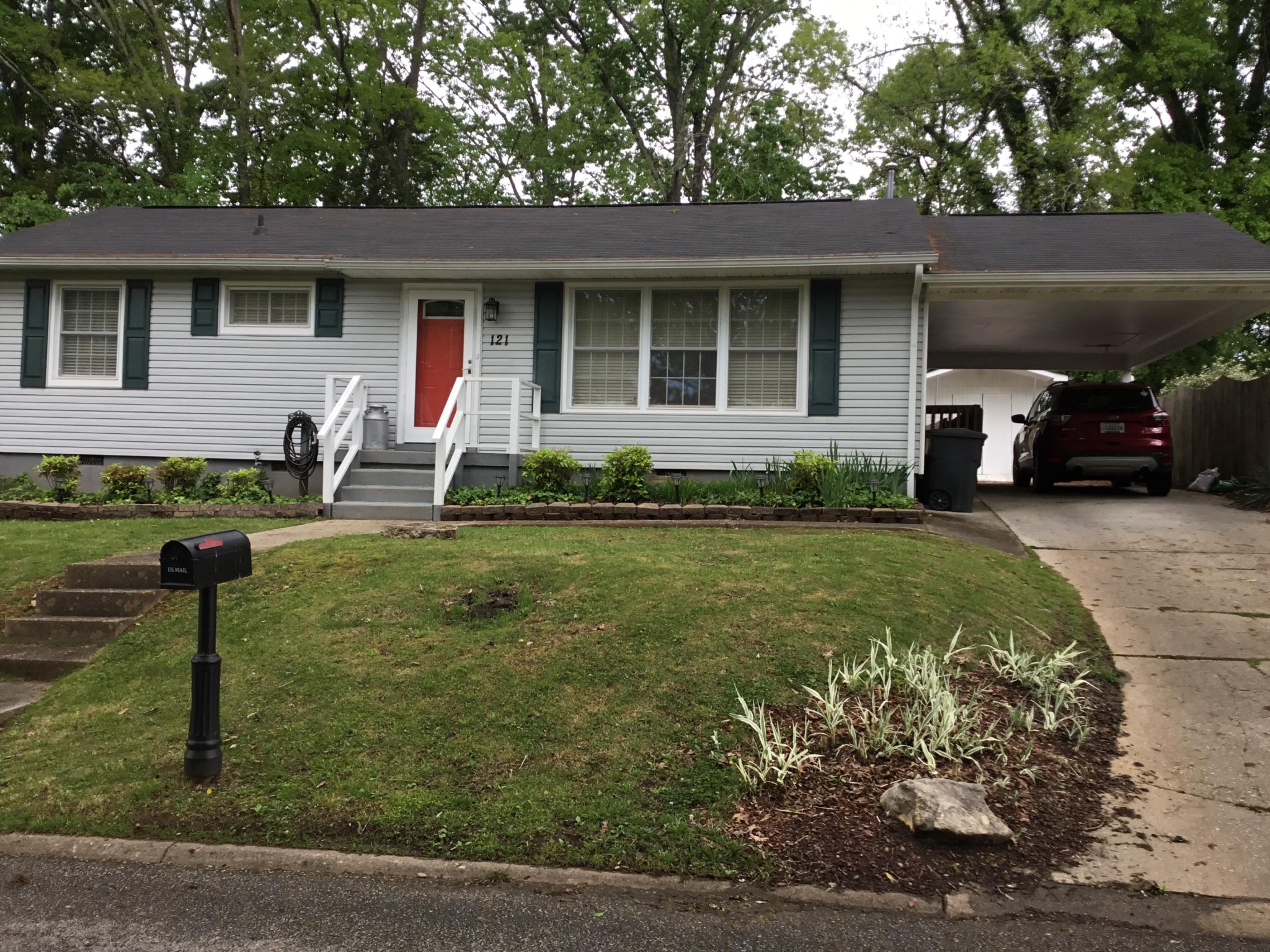 121 East Arrowwood Road Oak Ridge, TN 37830 - Photo 2 of 26 a front view of a house with garden