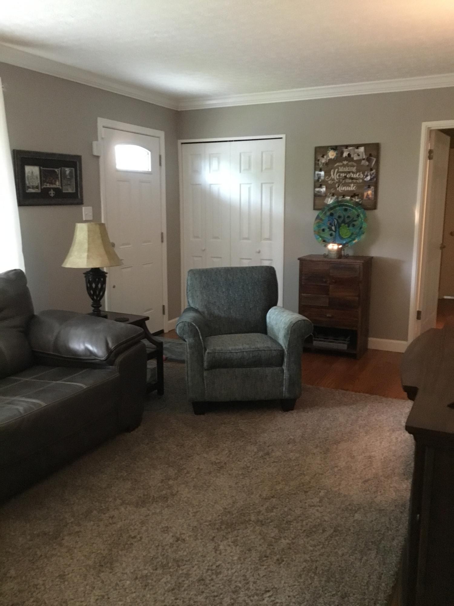 121 East Arrowwood Road Oak Ridge, TN 37830 - Photo 10 of 26 a living room with furniture and a couch