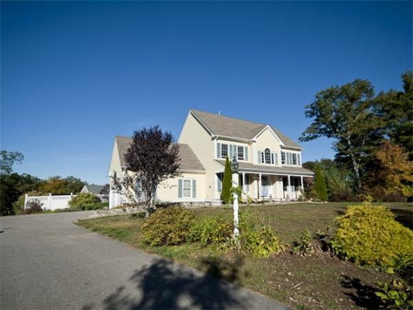 9 Applewood Road Norfolk, MA 02056 - Photo 1 of 5 Gallery Image 1