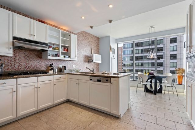 $2,700,000 | 1 Avery Street, Unit 21B, Boston, MA 02111