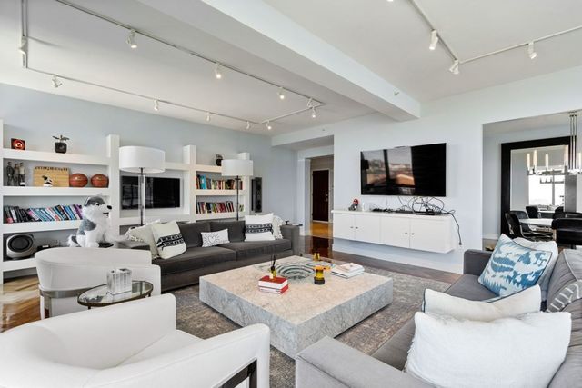 $2,700,000 | 1 Avery Street, Unit 21B, Boston, MA 02111