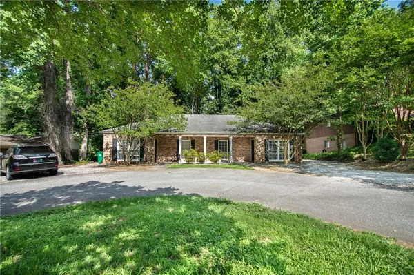 $2,000 | 3761 Ashford Dunwoody Road Northeast, Unit 6, Brookhaven, GA 30319