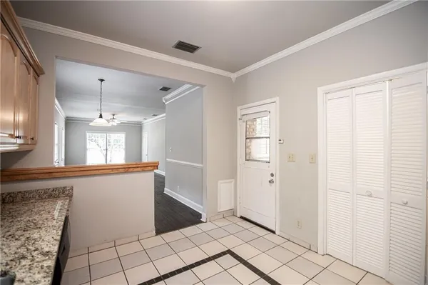 $2,000 | 3761 Ashford Dunwoody Road Northeast, Unit 6, Brookhaven, GA 30319