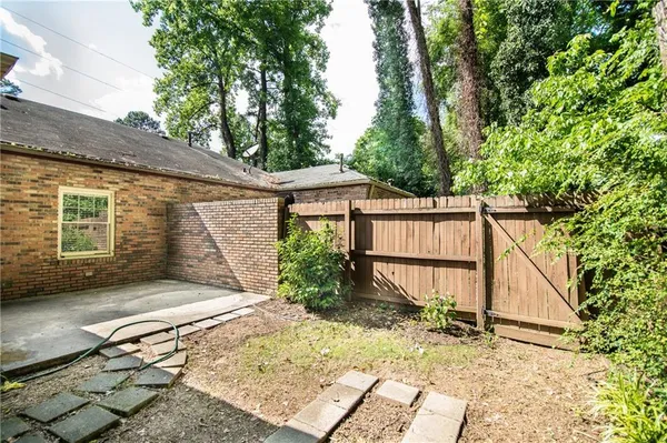 $2,000 | 3761 Ashford Dunwoody Road Northeast, Unit 6, Brookhaven, GA 30319