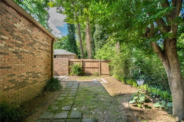 $2,000 | 3761 Ashford Dunwoody Road Northeast, Unit 6, Brookhaven, GA 30319