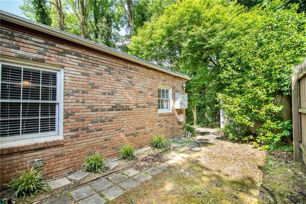 $2,000 | 3761 Ashford Dunwoody Road Northeast, Unit 6, Brookhaven, GA 30319