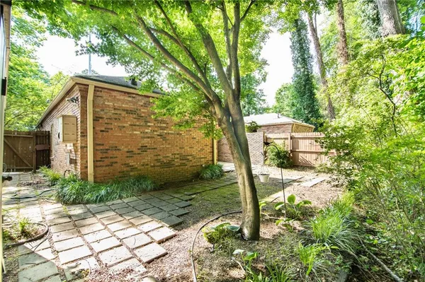 $2,000 | 3761 Ashford Dunwoody Road Northeast, Unit 6, Brookhaven, GA 30319