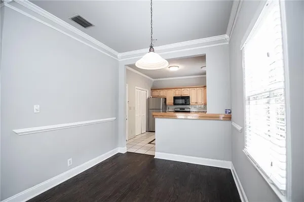 $2,000 | 3761 Ashford Dunwoody Road Northeast, Unit 6, Brookhaven, GA 30319