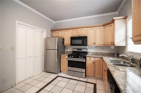 $2,000 | 3761 Ashford Dunwoody Road Northeast, Unit 6, Brookhaven, GA 30319