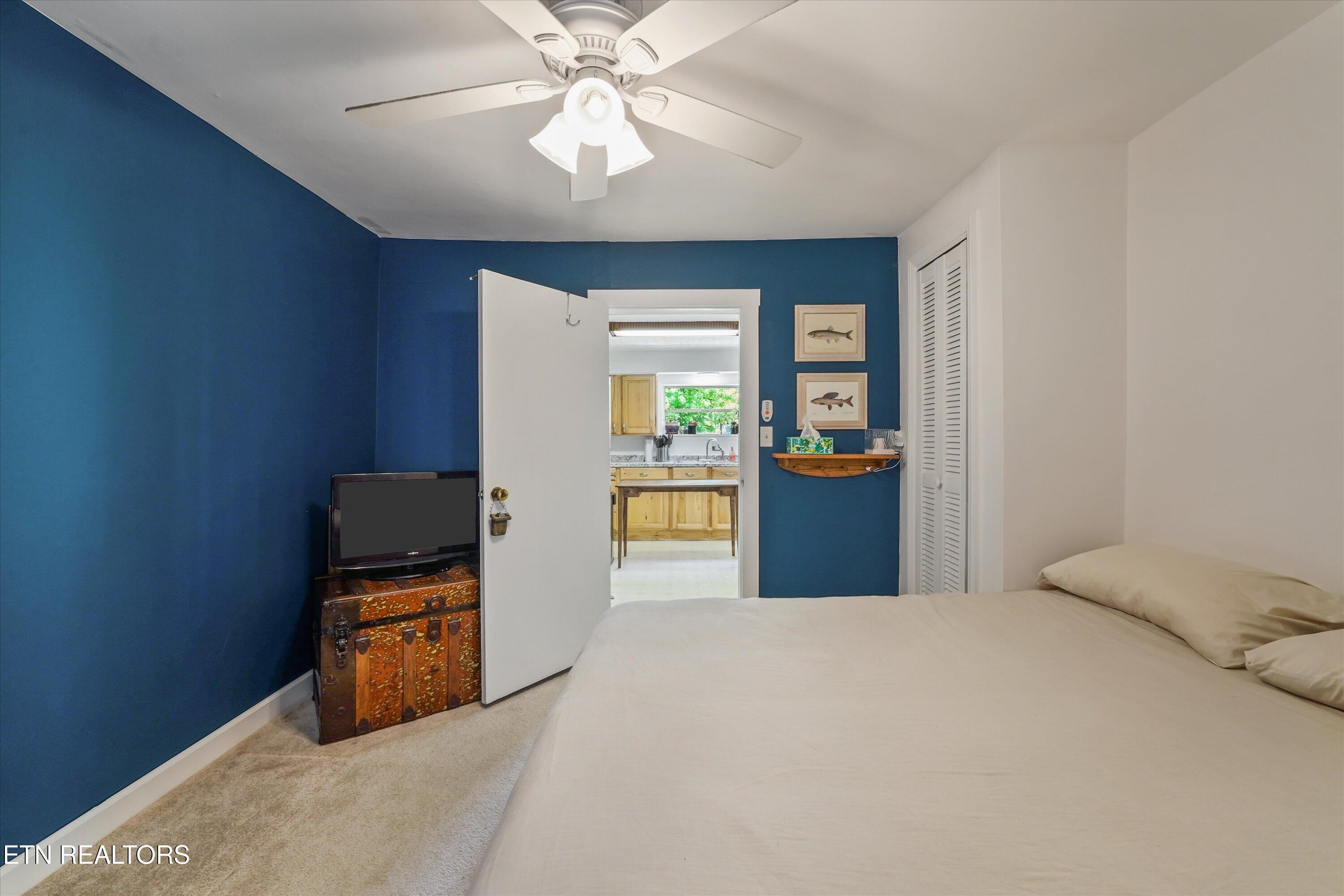 127 Mountain Road Oliver Springs, TN 37840 - Photo 16 of 36 Bedroom 1