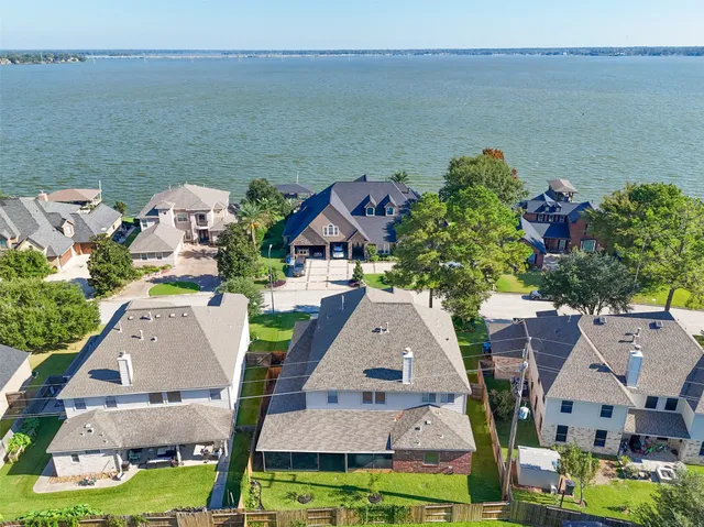 a view of backyard with a garden and plants