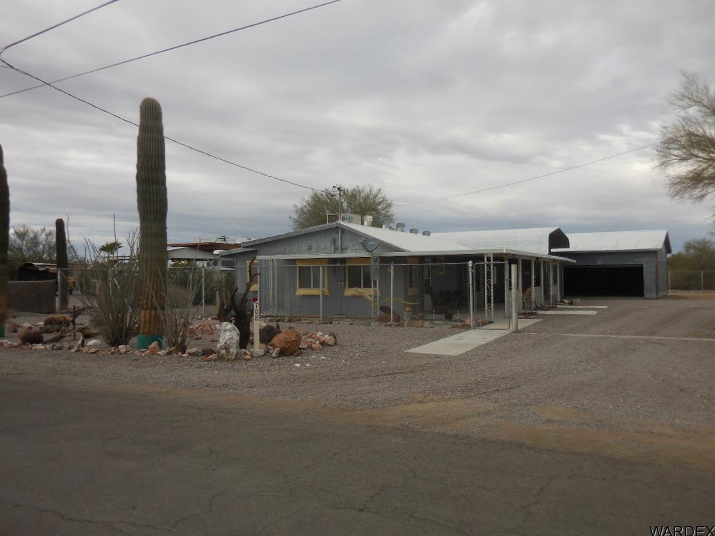708 Ocotillo Lane Quartzsite, AZ 85346 - Photo 1 of 17 a view of a terrace with chairs