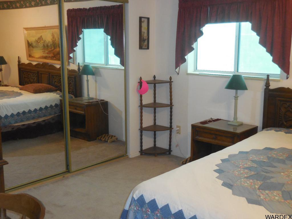 708 Ocotillo Lane Quartzsite, AZ 85346 - Photo 13 of 17 a bedroom with a bed and a window