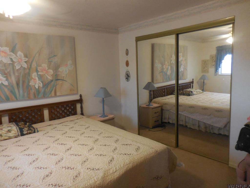 708 Ocotillo Lane Quartzsite, AZ 85346 - Photo 17 of 17 a bedroom with a bed and a mirror