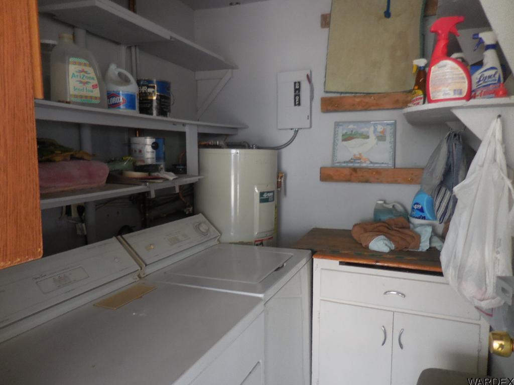 708 Ocotillo Lane Quartzsite, AZ 85346 - Photo 7 of 17 a kitchen with stainless steel appliances granite countertop a refrigerator and a stove