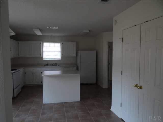 456 Turnberry Road Cantonment, FL 32533 - Photo 3 of 12 Gallery Image 3